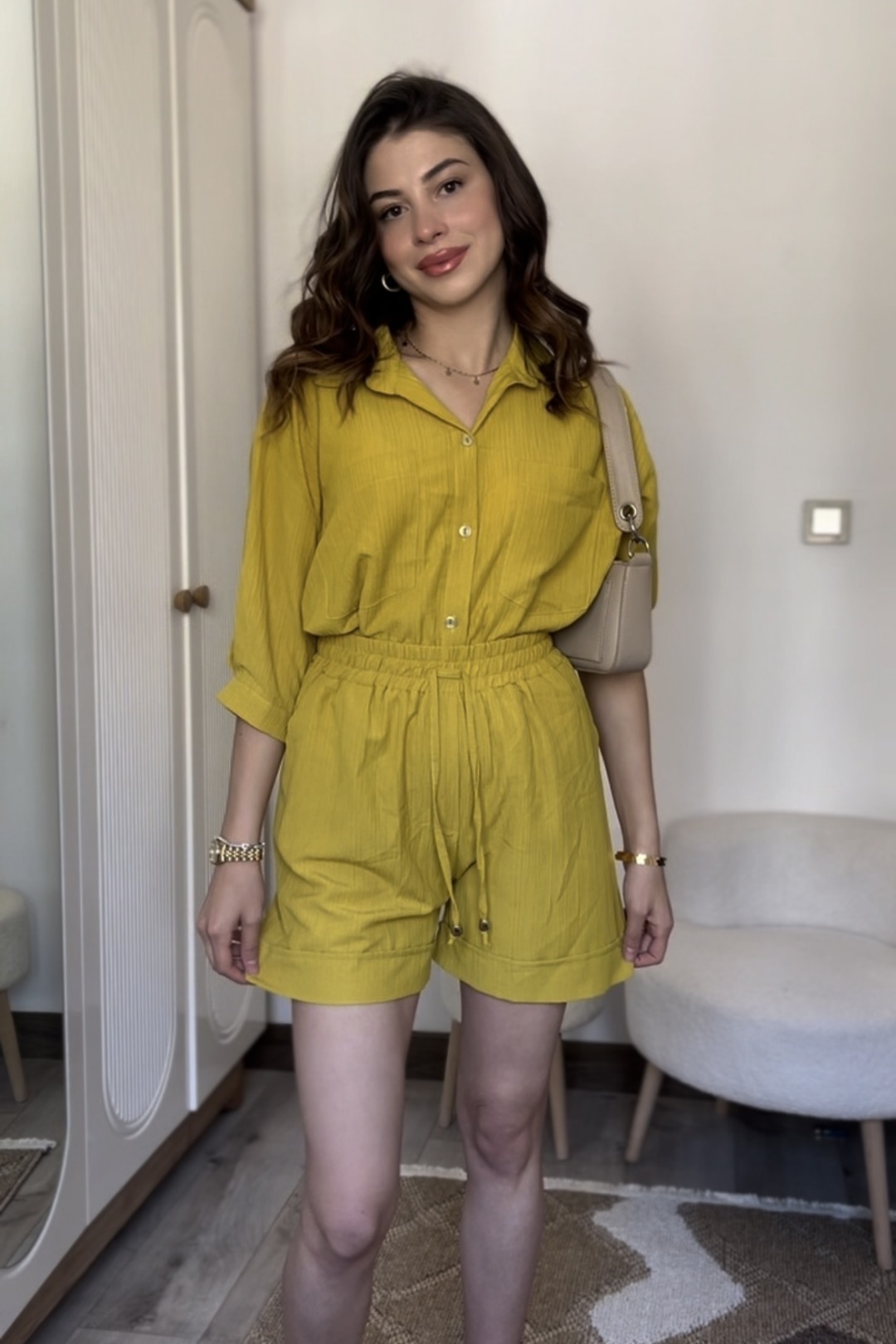 Kaş kumaş sarı renk şortlu takım