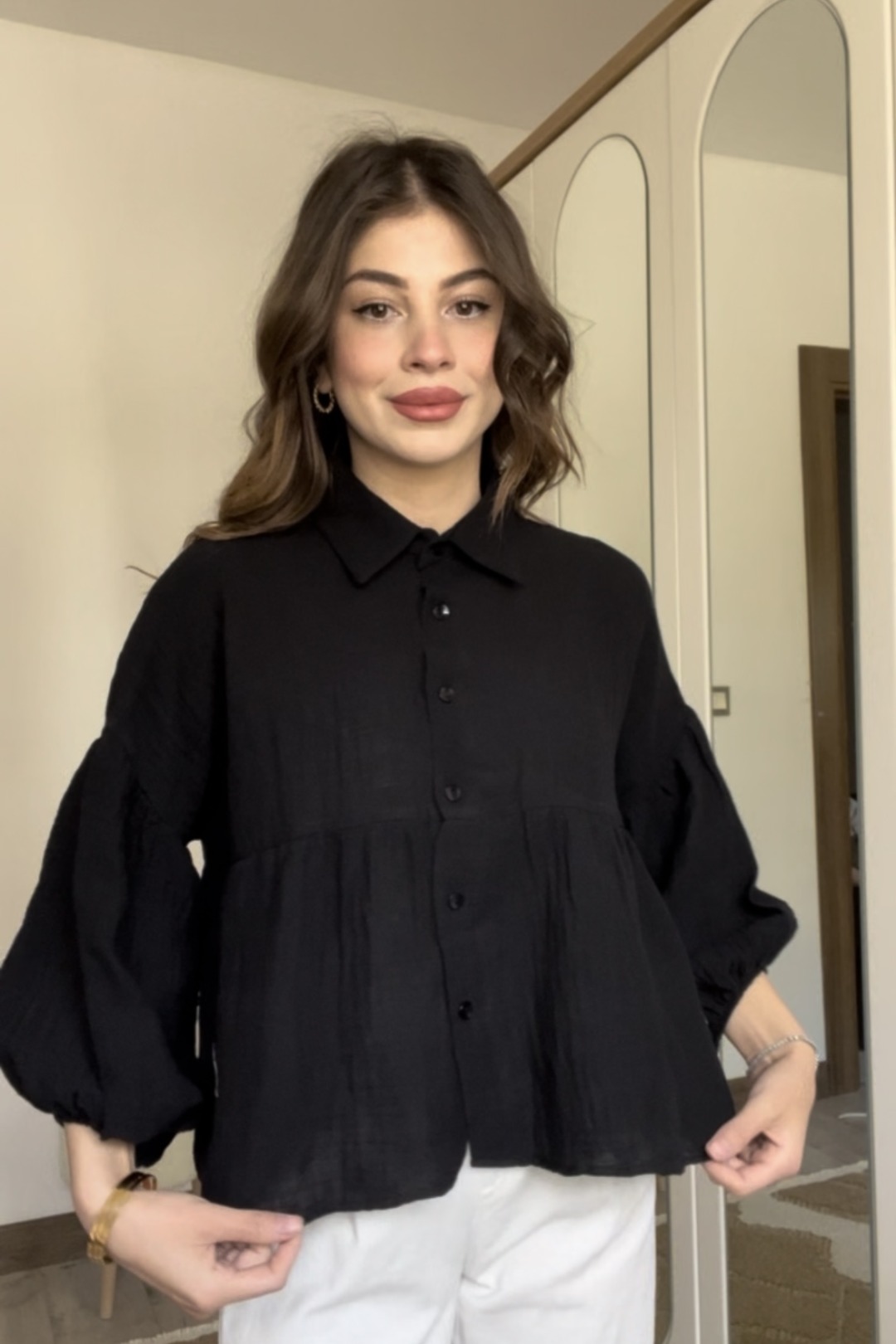 Siyah renk yakalı müslin kumaş gömlek